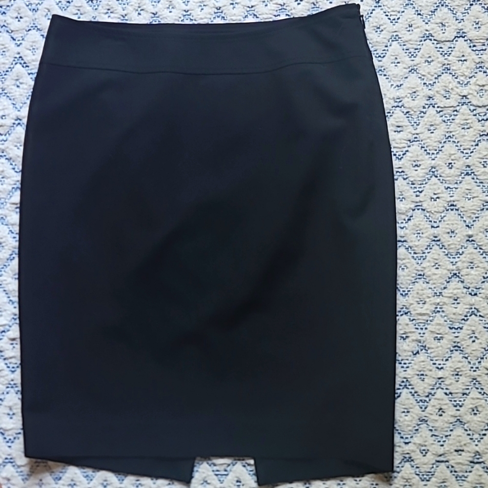 The limited classic pencil black skirt sz 2